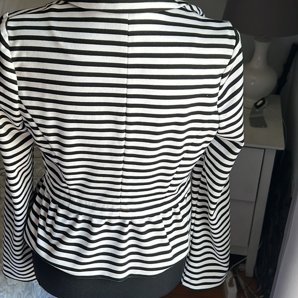 ELLE Black & White Striped Stretch Blazer Jacket Women’s Small. gently used - Picture 5 of 6
